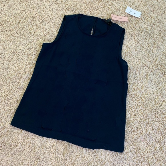 Banana Republic Blouse w/fabric scalloped in front - Picture 2 of 3